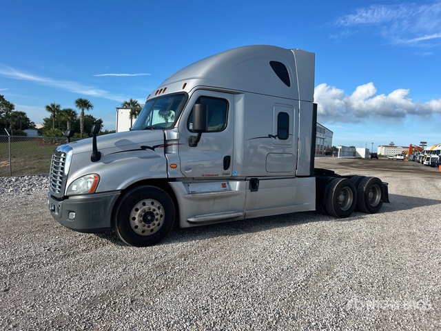 2018 Freightliner Cascadia 125 6x4 T/A Sleeper Truck Tractor