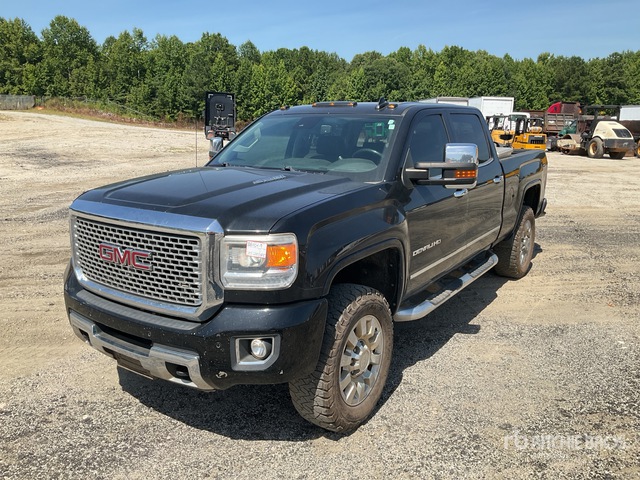 2016 GMC Sierra 2500HD Denali 4x4 Crew Cab Pickup
