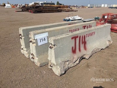 Quantity of Concrete Jersey Barricades Divers