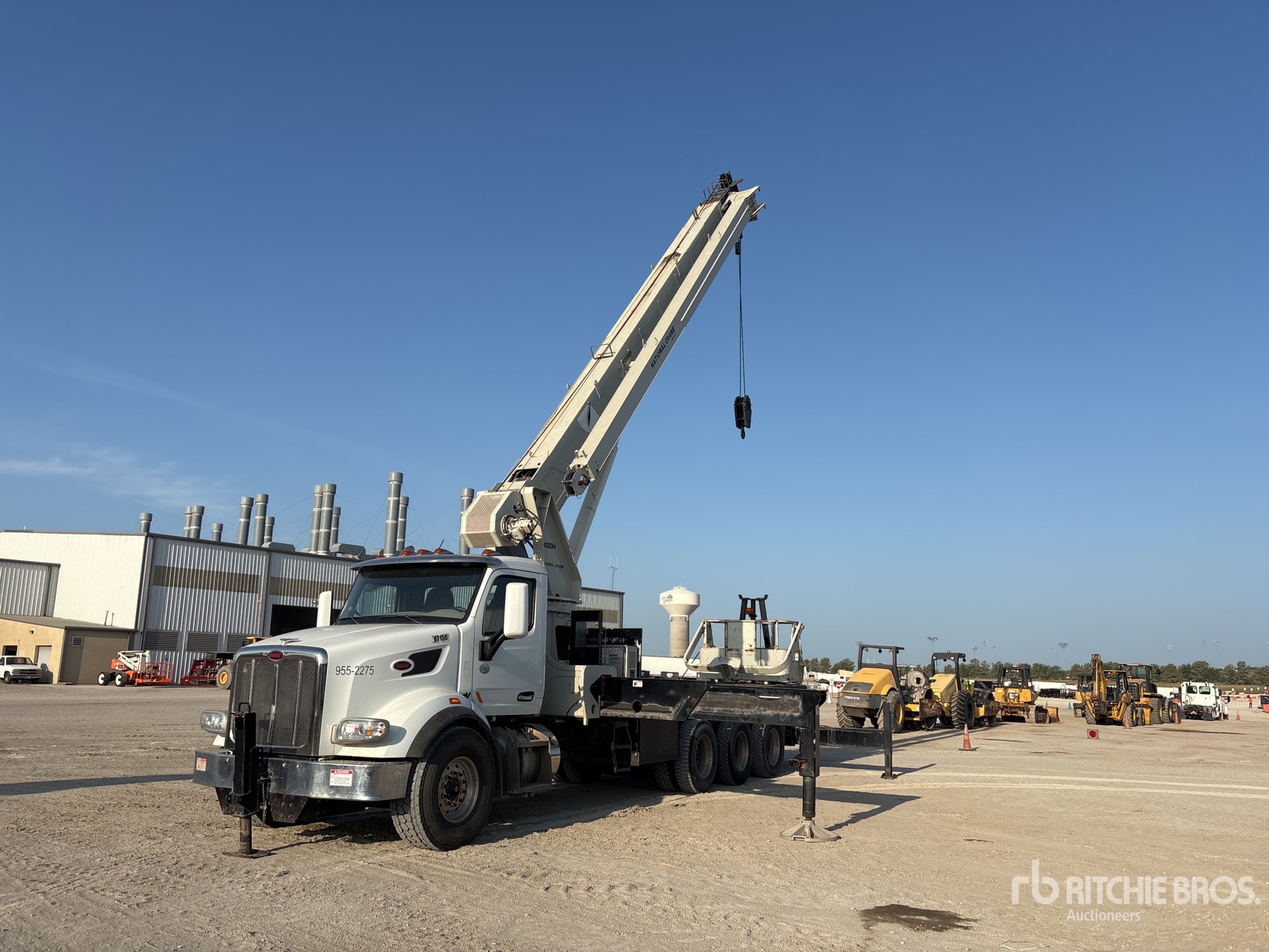 National 1400H 58800 lb Straight Boom on 2018 Peterbilt 567 8x6 Boom Truck