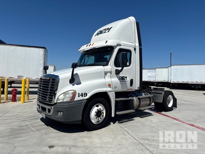 2013 Freightliner Cascadia 125DC 4x2 S/A Day Cab Truck Tractor