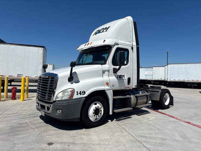 2013 Freightliner Cascadia 125DC 4x2 S/A Day Cab Truck Tractor
