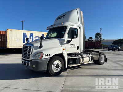 2013 Freightliner Cascadia 125DC 4x2 S/A Day Cab Truck Tractor