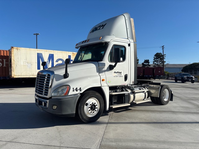 2013 Freightliner Cascadia 125DC 4x2 S/A Day Cab Truck Tractor