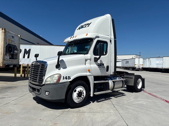 2013 Freightliner Cascadia 125DC 4x2 S/A Day Cab Truck Tractor