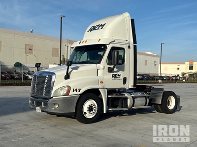 2013 Freightliner Cascadia 125 4x2 S/A Day Cab Truck Tractor