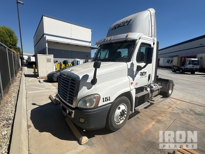 2013 Freightliner Cascadia 125DC 4x2 S/A Day Cab Truck Tractor