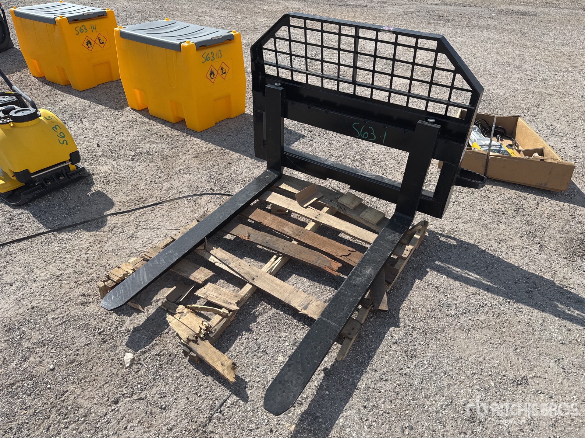 JBX 4000 48 in Skid Steer Forks (Unused)