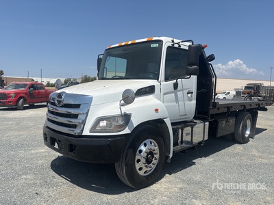 2016 Hino 268 4x2 Camion à ridelles