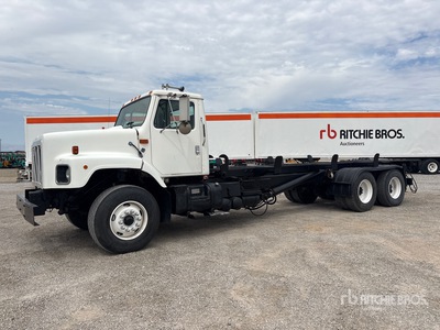 2000 International 2674 Deluxe 6x4 Ciężarówka hakowa