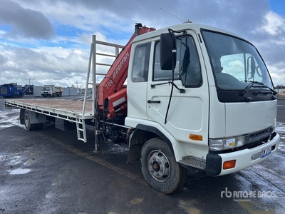 1997 Nissan UD 4x2 w/ Ferrari F708A2 3000 kg Knuckle Boom Flatbed Truck with Crane