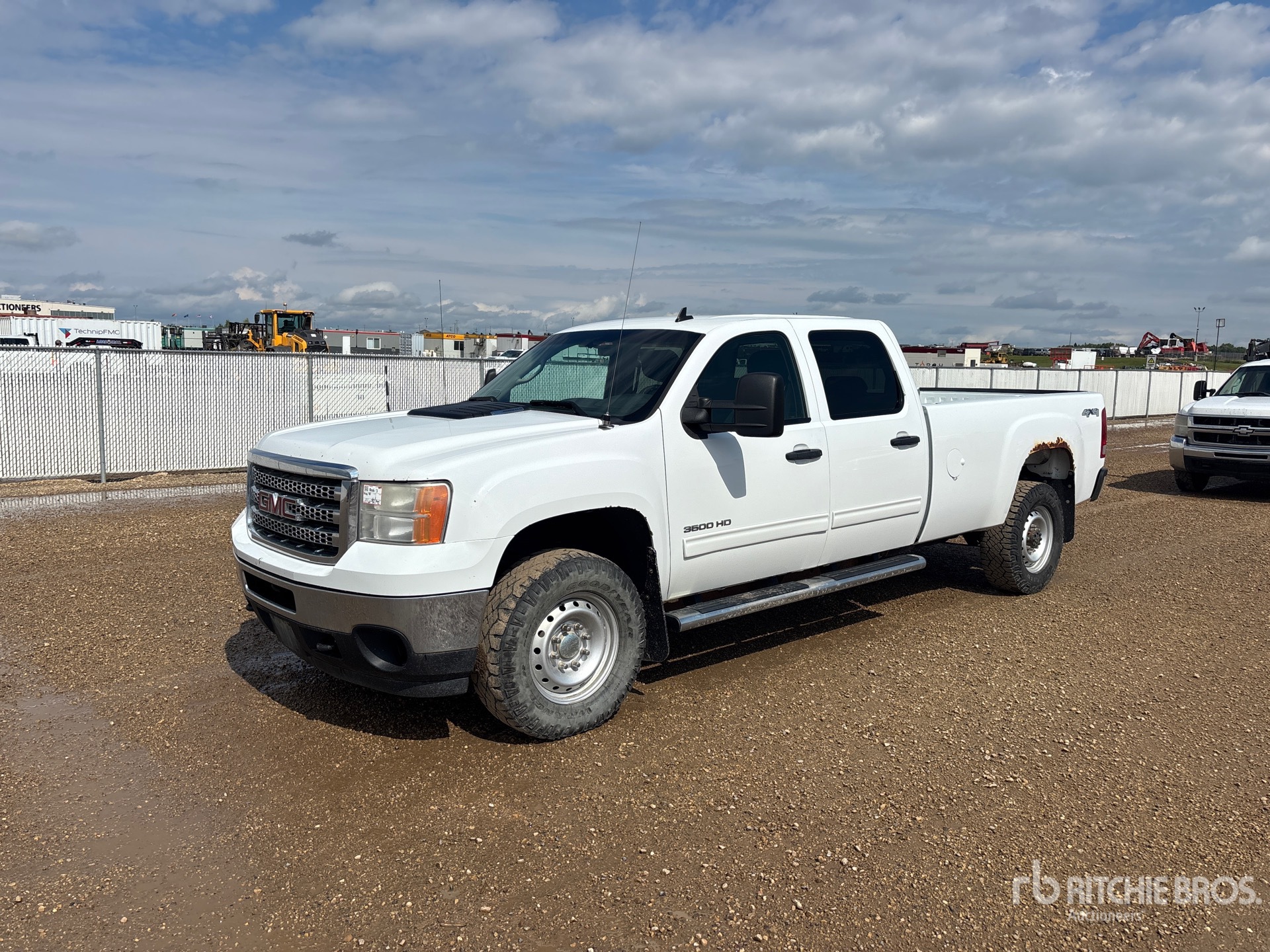 2014 GMC Sierra 3500HD SLE 4x4 Crew Cab Pickup