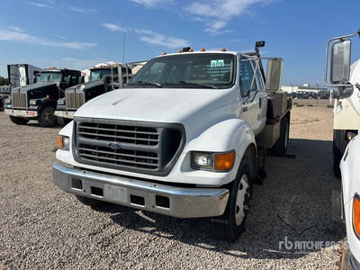 2001 Ford F-650 XLT 4x2 Extended Cab Camión Caja Abierta