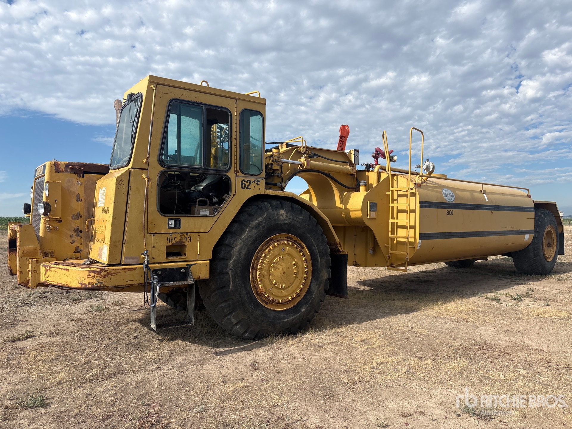 1990 Cat 621E 8000 gal Water Wagon