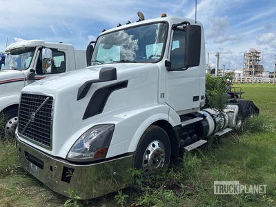 2015 Volvo VNL 6x4 تراكتور شاحنة نهارية (ثنائية المحور)