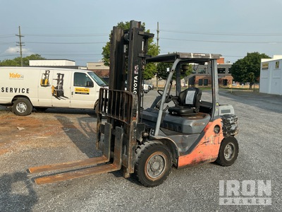 2015 Toyota 8FD35U 8000 lb Pneumatic Tire Heftruck