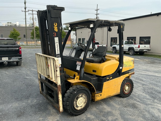 2017 Yale GDP080VXNKAV098 8000 lb Pneumatic Tire Forklift