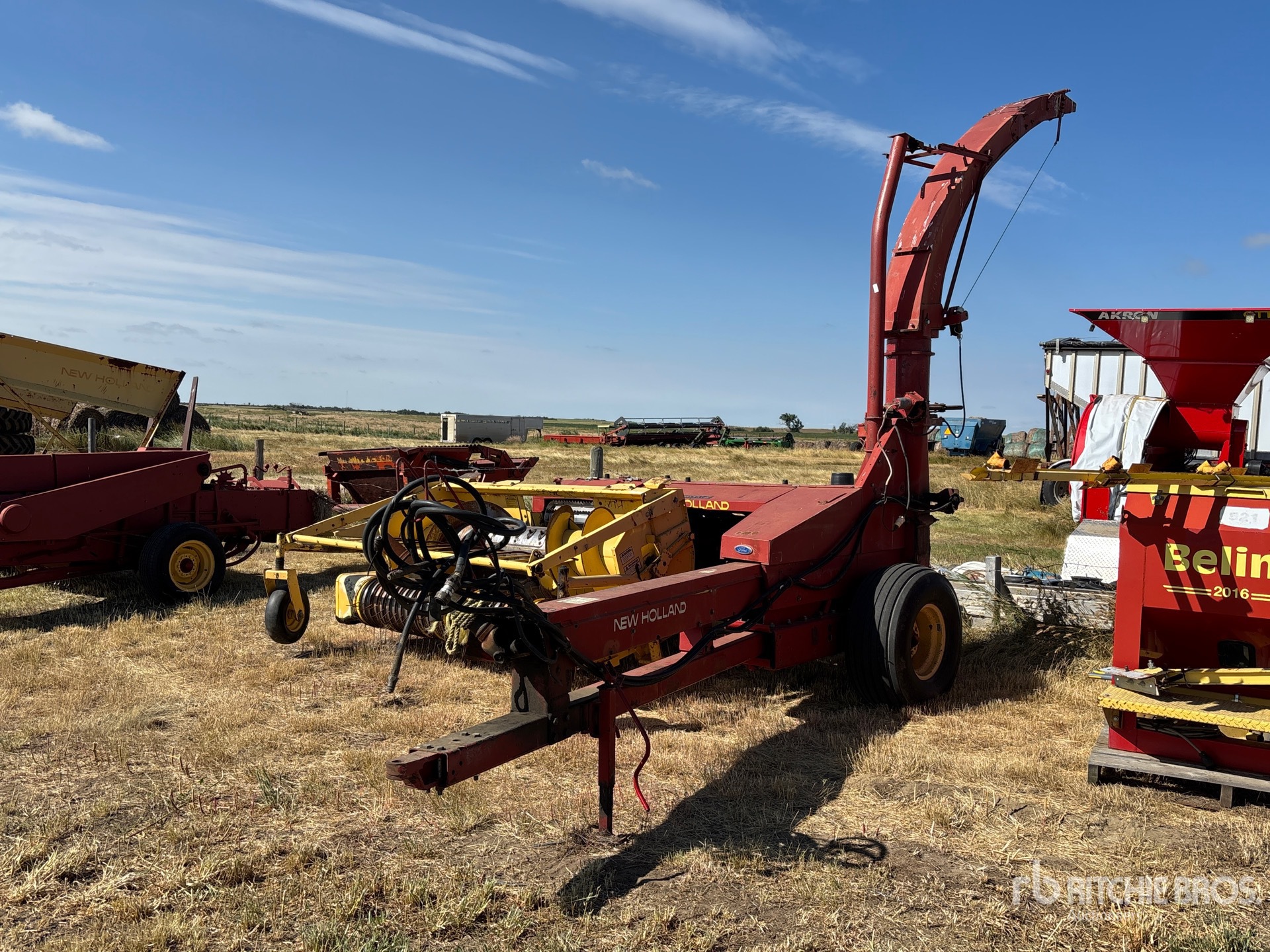 New Holland 900 7 ft Pull Type Forage Harvester