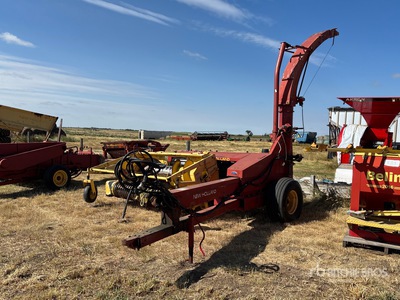 1990 New Holland 900 7 ft Pull Type Forage Harvester