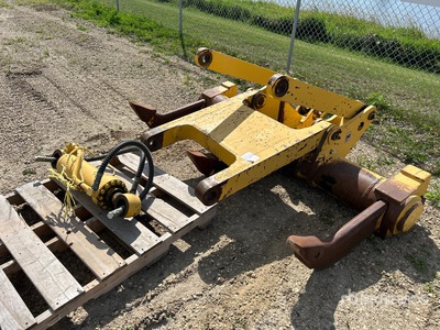 Komatsu 84 in Crawler Tractor Ripper