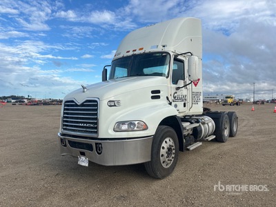 2014 Mack CXU613 6x4 Ciągnik siodłowy T/A z kabiną dzienną