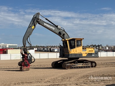 2014 Volvo EC220D L معالج
