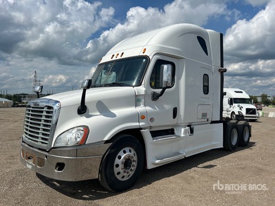 2015 Freightliner Cascadia 125 6x4 Ciągnik siodłowy T/A z kabiną sypialną