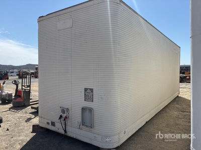 1969 Fruehauf 26.5 ft body Semi-remorque fourgon