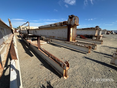 2002 Landing Platform 32ft 2in x 121 Varios. Industrial