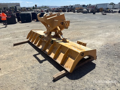 Cat 156 in Angle Dozer Blade