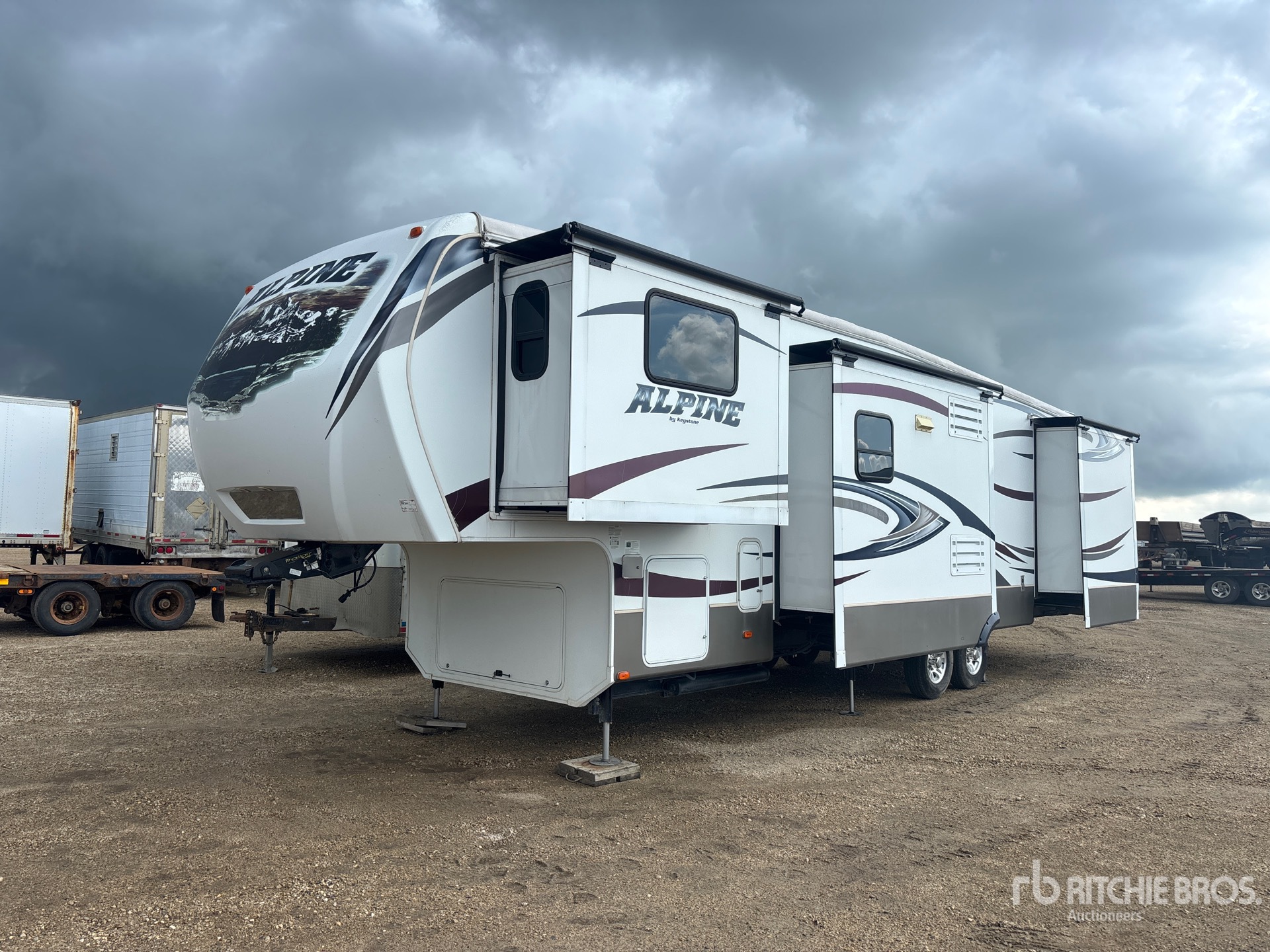 2013 Keystone 3495FL 39 ft T/A Travel Trailer
