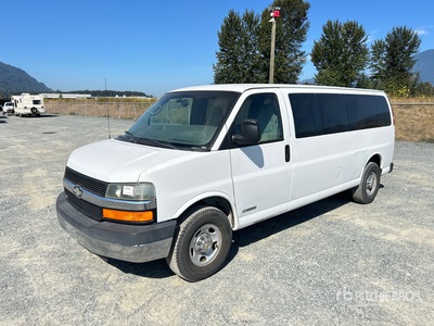 2004 Chevrolet Express 15 فان نقل ركاب
