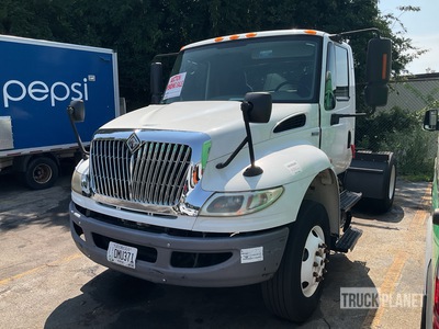 2009 International 4400 4x2 Cabeza Tractora Cabina Corta (Inoperable)