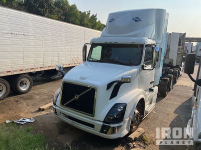 2018 Volvo VNL CNG 6x4 T/A Dagcabine Trekker