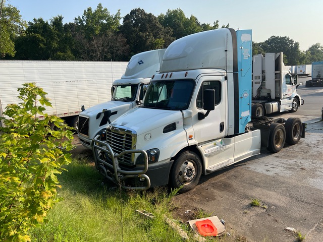 2018 Freightliner Cascadia CNG 6x4 T/A Day Cab Truck Tractor 2018 Freightliner Cascadia CNG 6x4 T/A Day Cab Truck Tractor