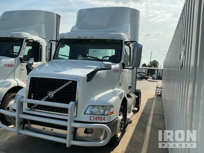 2017 Volvo VNM 4x2 S/A Dagcabine Trekker