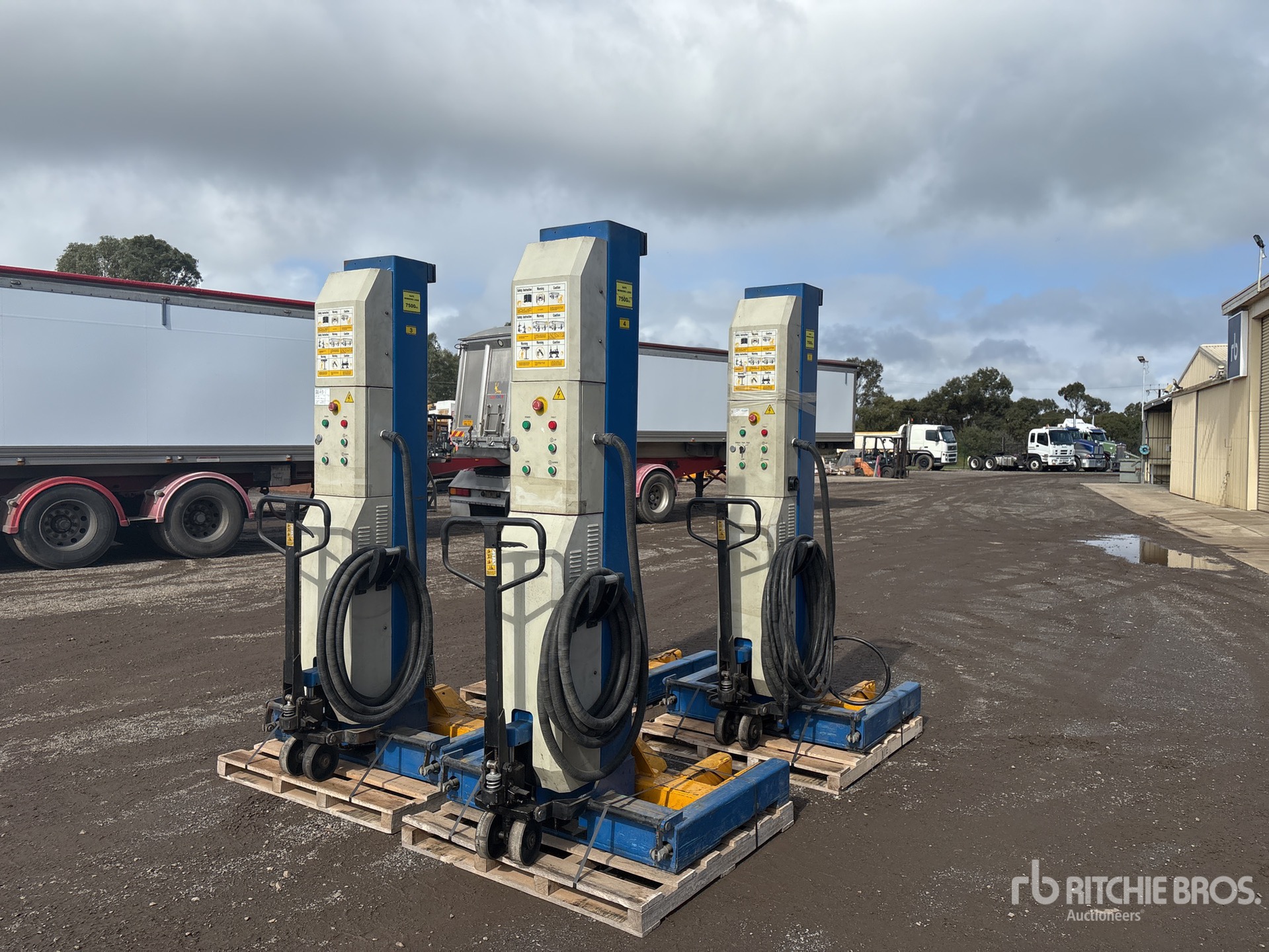 Quantity of (4) 2008 Maxima ML4030 Electric Material Hoist