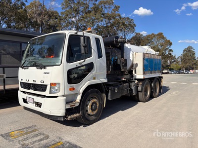 2015 Mitsubishi Fuso Fighter 2427 w/ Ringomatic 6000 L Vacuum Excavator Truck
