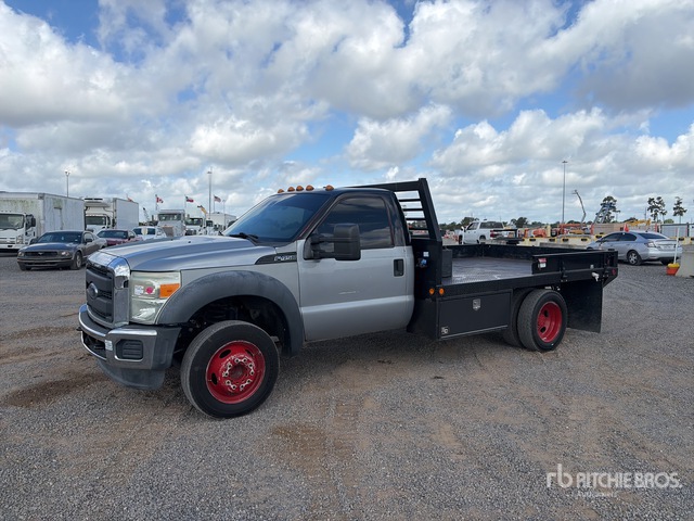 2013 Ford F-450 4x2 Flatbed Truck
