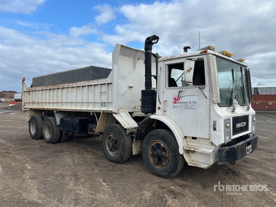 Mack 8x4 Twin-Steer MCR 8x4 3-Achs Kipper-Lkw