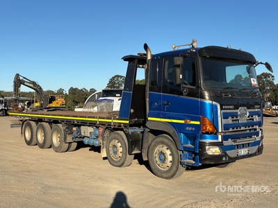 2010 Hino FY700 10x4x2 Tilt Tray Rollback Truck