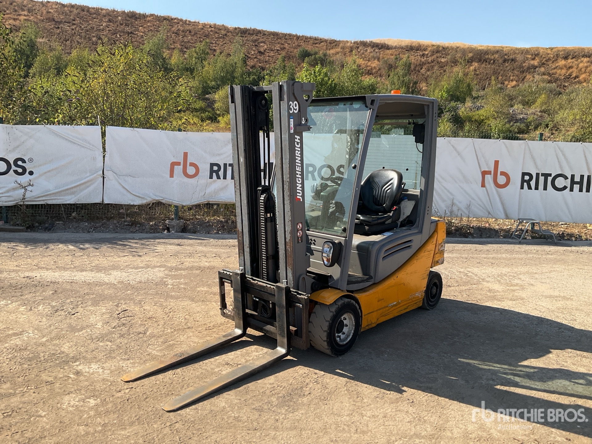 2016 Jungheinrich EFG320 2000 kg Electric Forklift