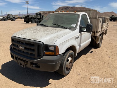 2006 Ford F-350 Super Duty Flatbed Truck