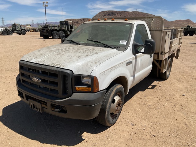 2006 Ford F-350 Super Duty Flatbed Truck