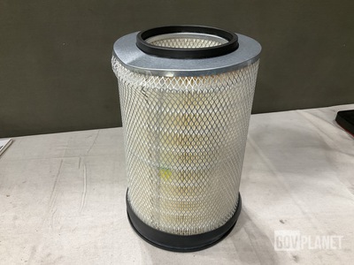 (24) Donaldson P115889 Air Filters