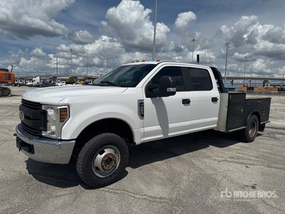 2019 Ford F-350 XL 4x4 Crew Cab Flatbed Truck