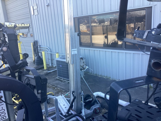 Sumner 2615 Material Hoist