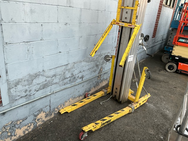 2023 Sumner 2020 Material Hoist