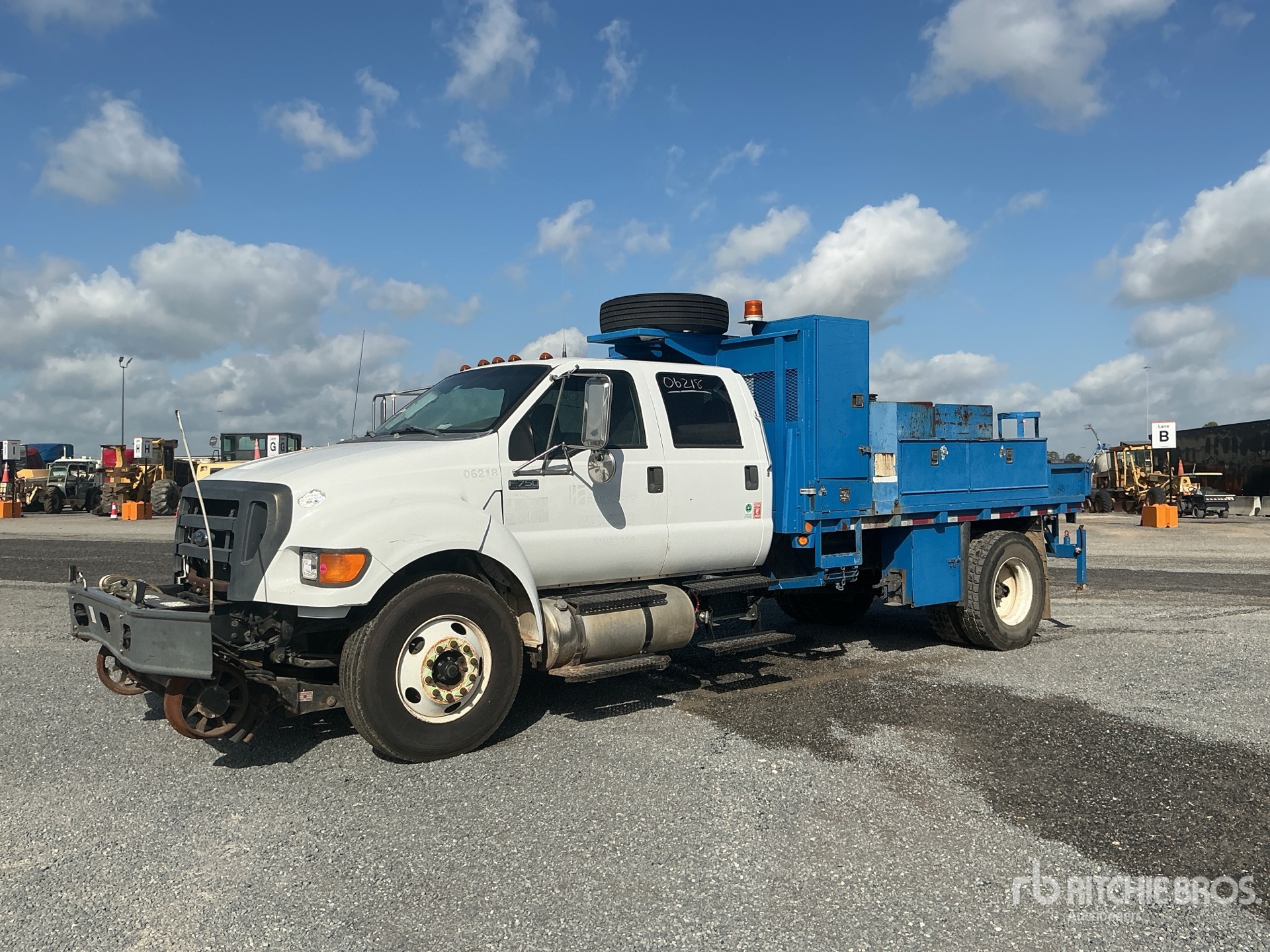 2013 Ford F-750 4x2 Crew Cab High Rail Flatbed Truck
