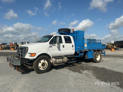 2013 Ford F-750 4x2 Crew Cab High Rail Camión Caja Abierta